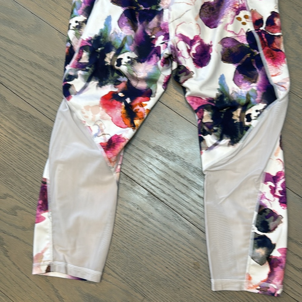 Athleta Floral Crooped Leggings with side pockets and mesh panels - Picture 5 of 7